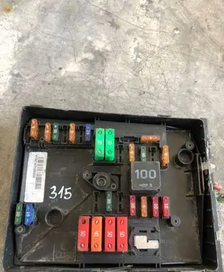 Volkswagen Golf V Fuse module 1K0937125A 017183071