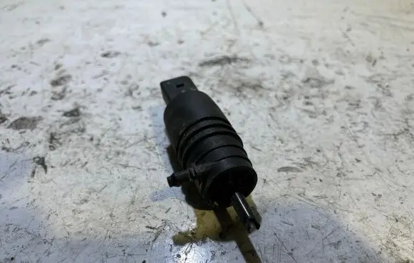 Volkswagen Touran I Windscreen/windshield washer pump E13021168 2800J11