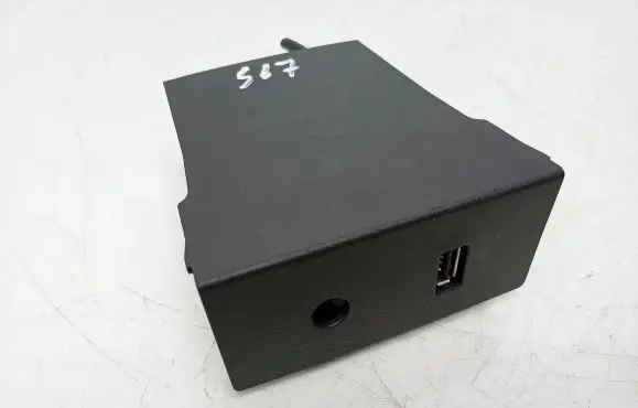 Ford Focus USB socket connector BM51A044L28ADW