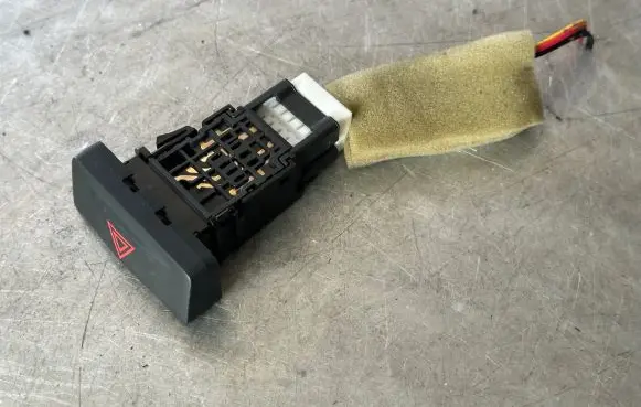 Nissan X-Trail T31 Hazard light switch