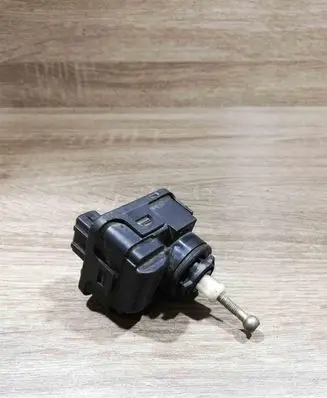 Volkswagen PASSAT B5 Headlight level adjustment motor 1H0941295E