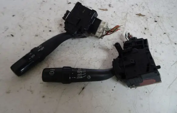 Toyota Avensis T250 Tailgate/trunk/boot open switch 