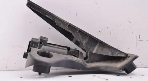 Accelerator throttle pedal