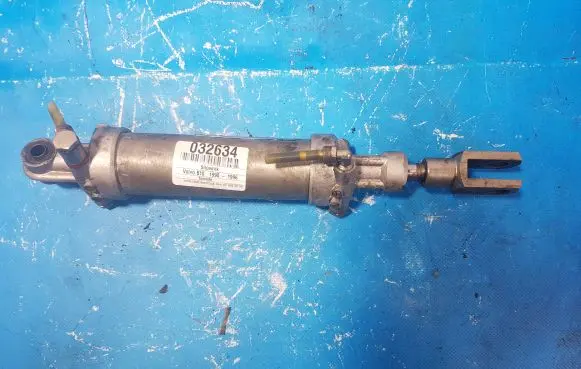 Volvo 960 Holder (bracket) 