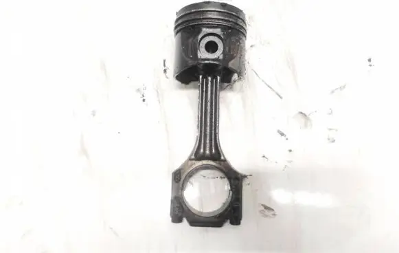 Volkswagen Caddy Piston with connecting rod
