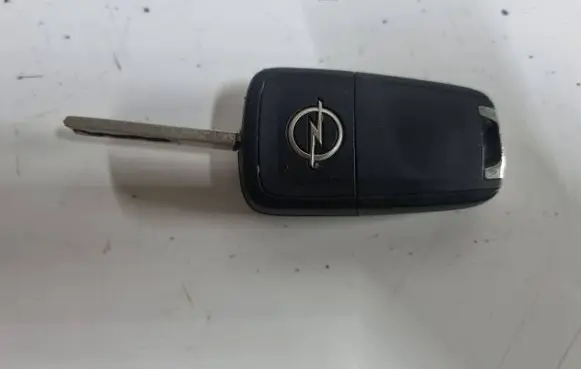 Opel Astra J Ignition key/card 