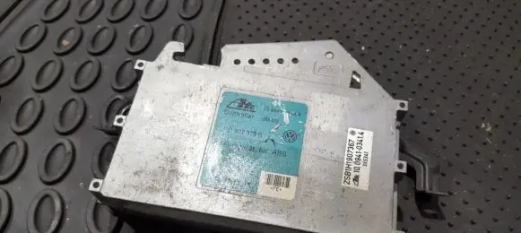 Volkswagen Golf III ABS control unit/module 1h0907379b 10094103134