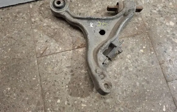 Volvo V70 Front lower control arm/wishbone 9492119