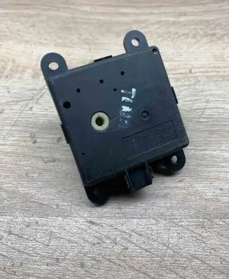 Nissan Primera Air flap motor/actuator 3T05030820 030910