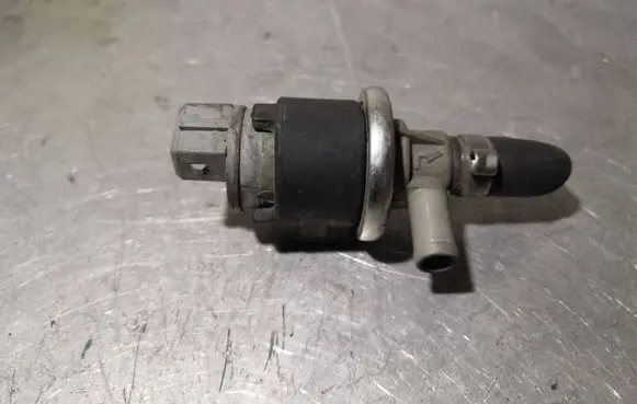 Audi A6 S6 C4 4A Valve vacuum 078133517