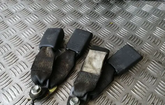Toyota Yaris Rear seatbelt buckle E034501 0432112 B480
