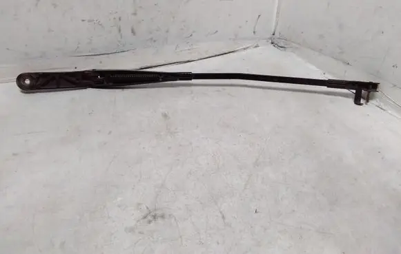 Volkswagen Golf Plus Front wiper blade arm