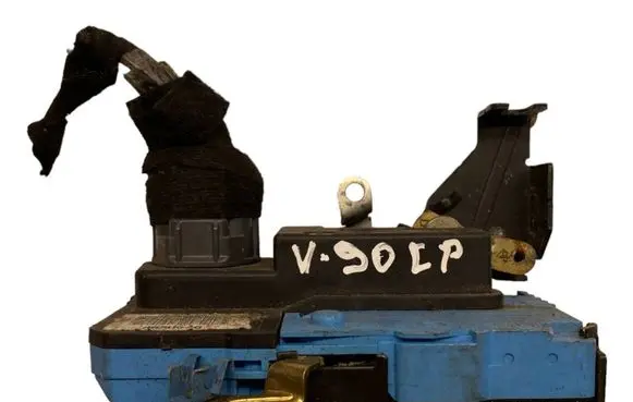 Volvo XC90 Front door lock 8650546