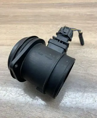 Volvo V70 Mass air flow meter 0281002730 30677999