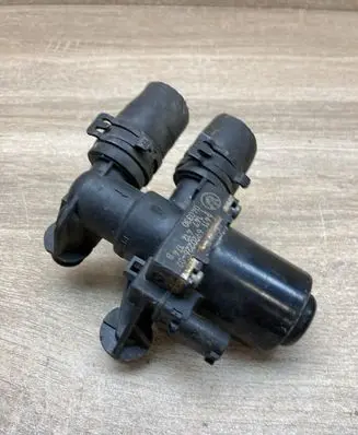 BMW 5 E60 E61 Coolant heater control valve 6920226 040330
