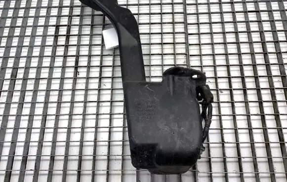 Opel Zafira B Windshield washer fluid reservoir/tank 13145448