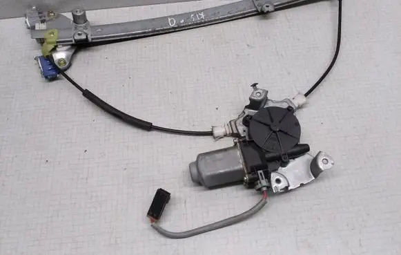 Nissan Almera N16 Front door window regulator with motor 400600T2