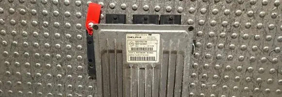 Renault Sandero I Engine control unit/module S25053336 8201002106 8201023847