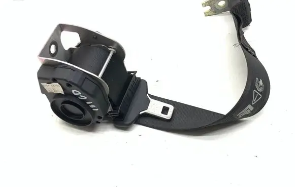 Rear seatbelt