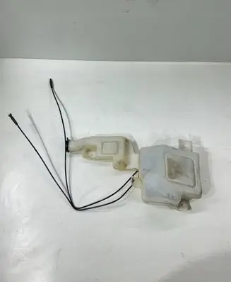 Windshield washer fluid reservoir/tank