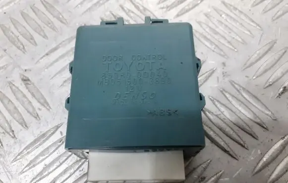Toyota Yaris Door control unit/module 85980-0D040