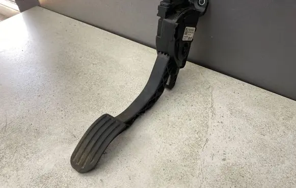 Volvo V70 Accelerator throttle pedal 6G929F836BD 6PV00922001 C95YE01