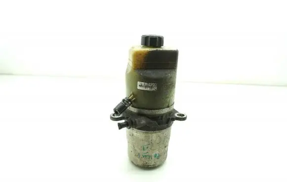 Ford Focus C-MAX Power steering pump 4M513K514BD