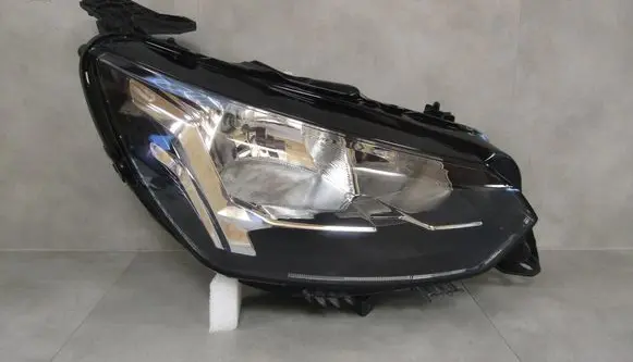 Peugeot 208 Headlight/headlamp 9823193880 73679259 7367925905Z3