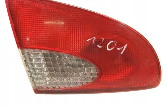 Toyota Avensis T220 Rear/tail lights W KLAPĘ