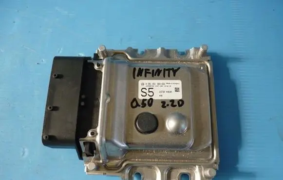 Infiniti Q50 Engine control unit/module 0281031369