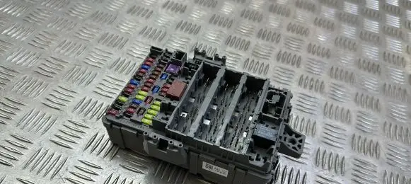 Honda CR-V Fuse module T1EE120 140930