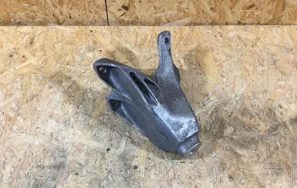 Porsche Macan (95B) Engine mounting bracket 8k0199307cb
