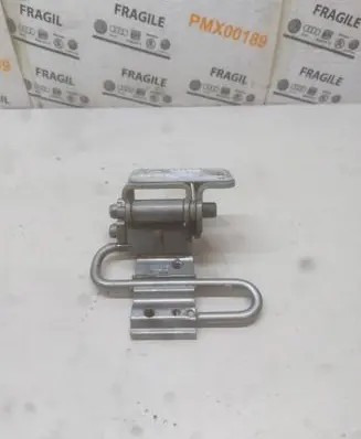 Audi A4 S4 B7 8E 8H Rear door lower hinge 8E0833412E