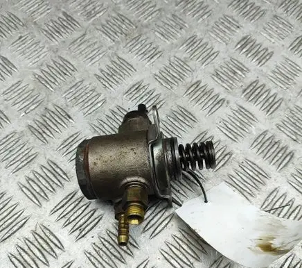 Volkswagen Jetta III Mechanical fuel pump 03C127026D