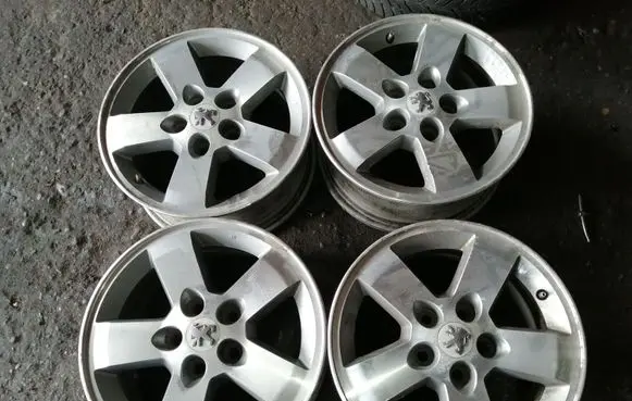 R16 alloy rim