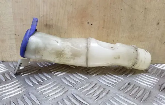 Volvo V70 Window washer liquid tank fill tube 9178568