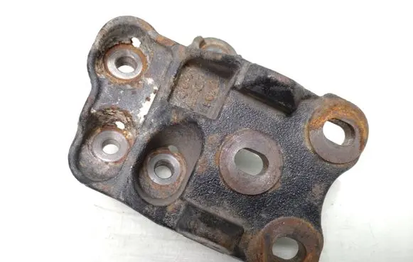Gearbox mounting bracket