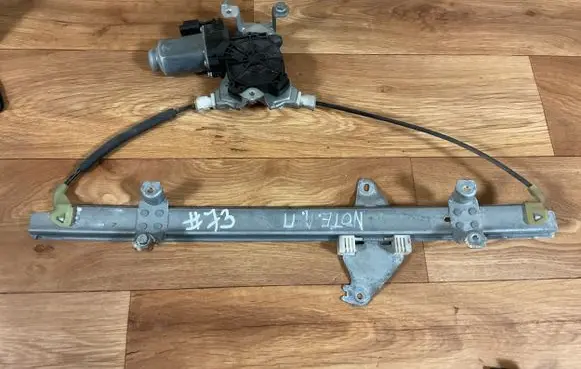 Nissan Note (E11) Front door window regulator with motor 402377B