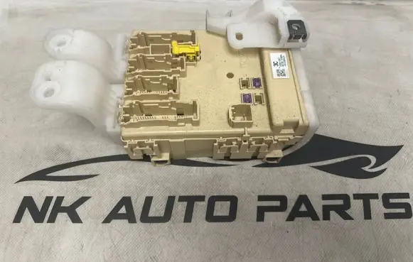 Toyota Auris E180 Fuse module 8922102480 TA4677 50122230
