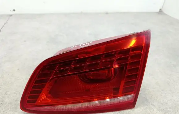 Volkswagen PASSAT B7 Tailgate rear/tail lights 