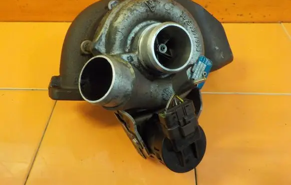 Land Rover Discovery 3 - LR3 Turbo 4H2Q6K682CH 4H2Q