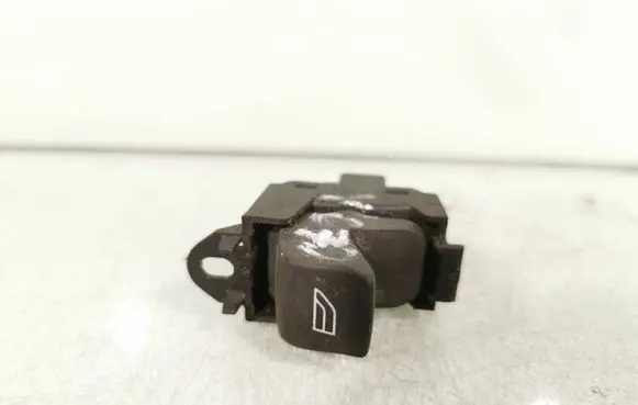 Volvo C70 Electric window control switch 30658448 03451300 01105061980366