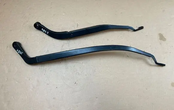 Jeep Cherokee Front wiper blade arm 2419T9 2420T10
