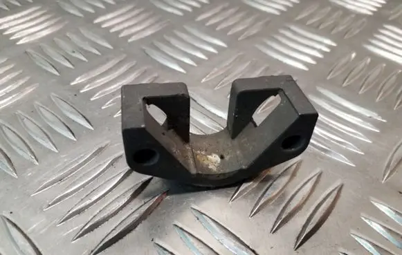 BMW 7 E65 E66 Fuel Injector clamp holder