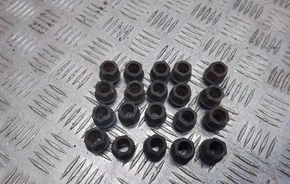 Opel Astra J Nuts/bolts 