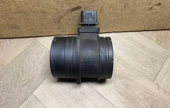BMW 1 E81 E87 Mass air flow meter 7788743 0281002567 13627788743