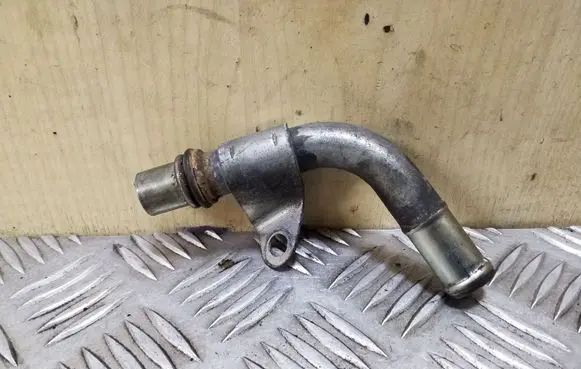 Toyota Avensis T270 Engine coolant pipe/hose