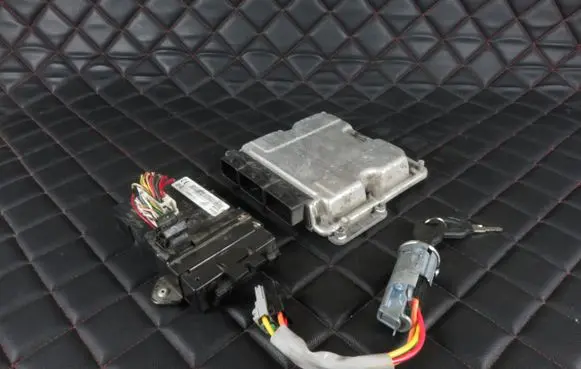 Opel Vivaro Engine ECU kit and lock set 0281010632 8200204836 8200051608