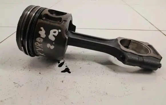 SsangYong Kyron Piston with connecting rod D20DT