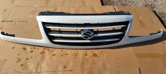 Suzuki Grand Vitara I Front bumper upper radiator grill 7211165D10